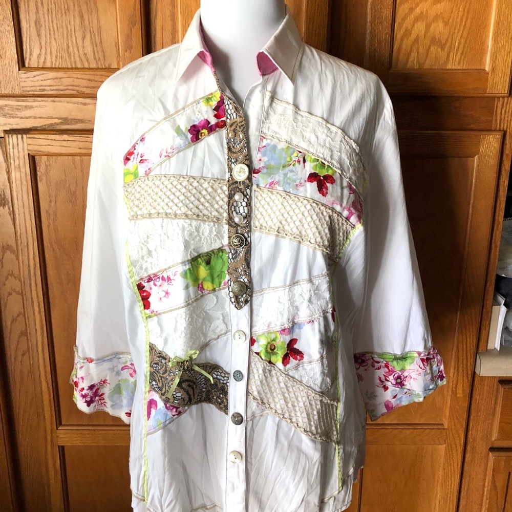 🔴Vintage Women’s Floral Embellished Top Button Down Shirt Size 38
